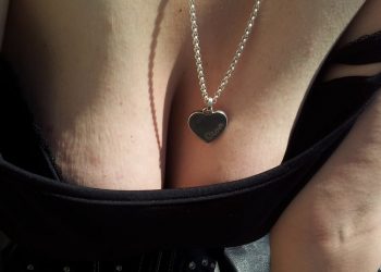 În Decembrie m-a futut bunica celui mai bun prieten. Mi-a zis: Nu pleci de aici, pana nu vreau eu!