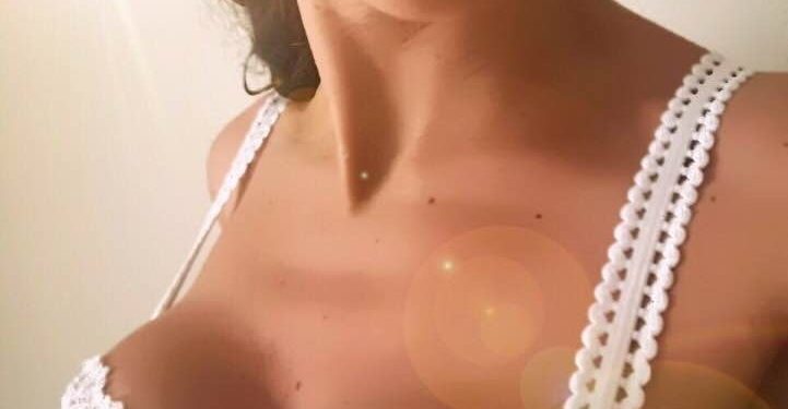 Contabila Flori – sotie neglijata – descopera lumea plăcerii cu alt bărbat