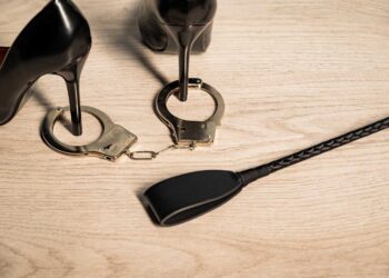 Unde dai și unde Crapa