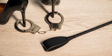 Unde dai și unde Crapa